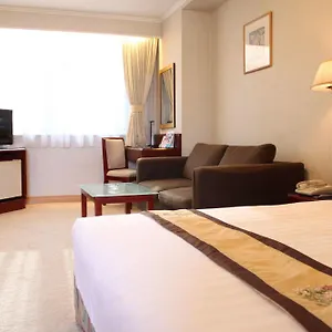 West 3*, Hong Kong Chine